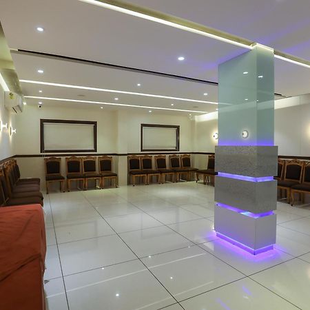 Hotel Ashray Inn Express Ахмедабад Екстериор снимка