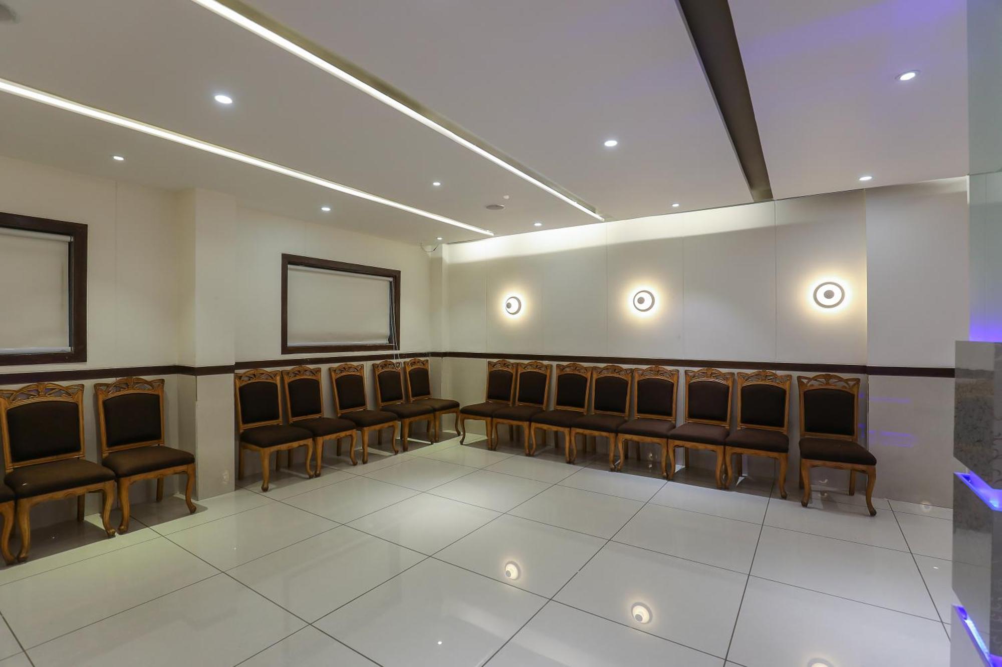 Hotel Ashray Inn Express Ахмедабад Екстериор снимка